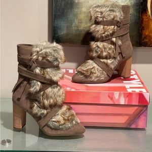 NWT Style Charles by Charles David Faux Fur Boots